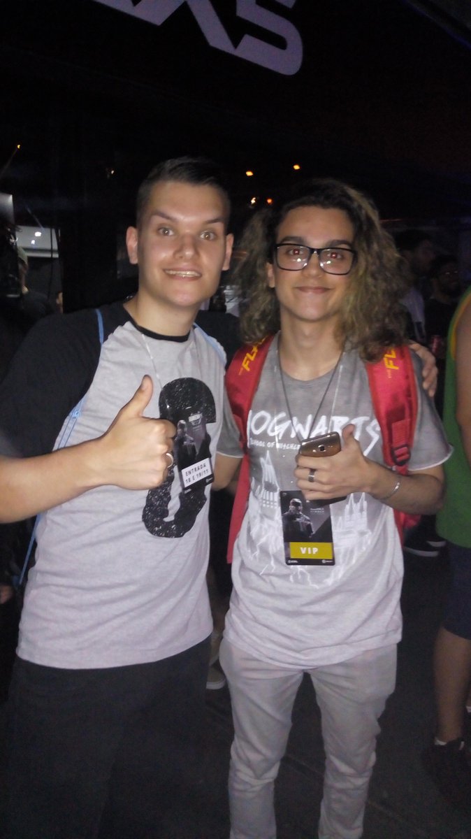 Mendeez10's tweet image. Eu sou o S3XYCAKE ! Não pera.. Ele é o S3XYCAKE não eu.. Enfim kk, Obrigado pela atenção na MAX5 @xSexyCake é noois s2 #MAX5 #ProLeagueR6