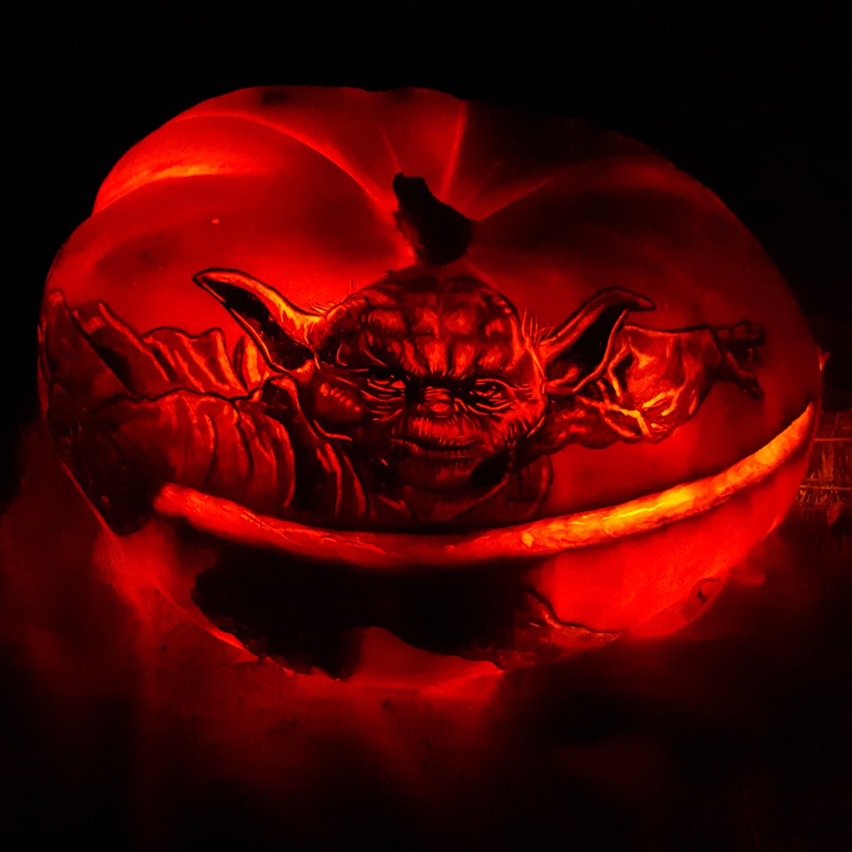 Gleb_Kiselov's tweet image. I think every #filmmaker will want to stop by at Descanso Gardens next #Halloween to see some crazy #pumpkin #carving #art, especially when you are a fan of #StarWars. Thank you Mr. Lucas for this amazing universe, fingers crossed for #Disney