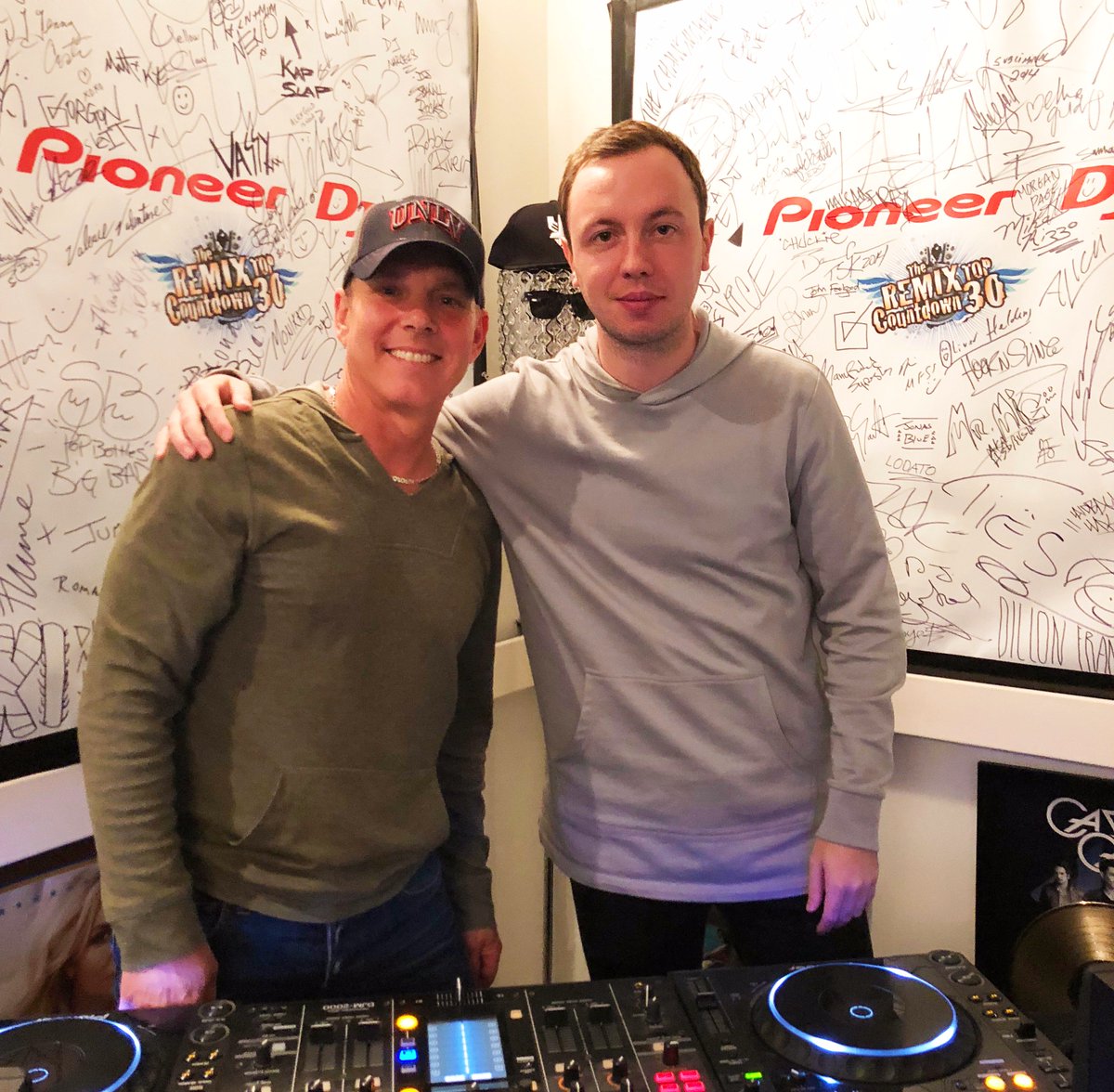 RemixT30's tweet photo. This week's RT30 Spotlight - @Andrew_Rayel &amp; @MarkSixma feat: @EmHewitt #Missing @Armada @EmilyEmilyTan ON DECKS: @DJDraco410 @DjKique &amp; @BodegaBrad LISTEN INTERVIEW: https://t.co/IH8biVTXBM HOST: @HollyHamy https://t.co/Jacse5B7ZI
