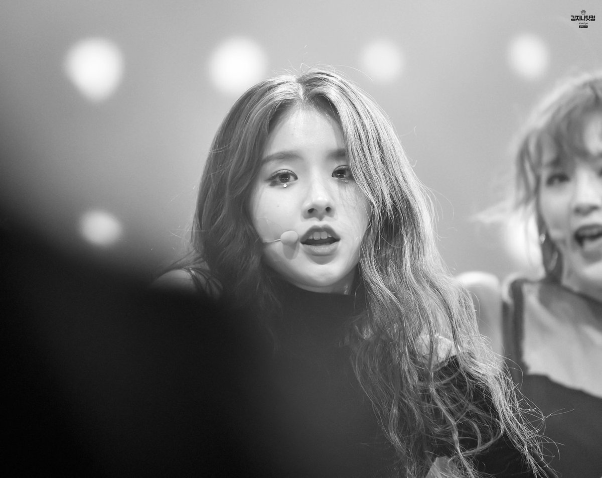 kimjini_com's tweet photo. 171119 믹스나인
마젠ㅌ.. 그래도 희진이가 다햇다
#이달의소녀 #loona #희진 #전희진 #heejin https://t.co/VVGmSOnF8x