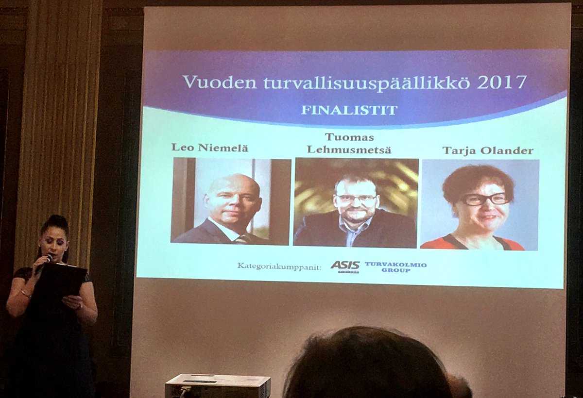 kittikatti's tweet photo. Vuoden turvallisuuspäällikkö ehdokkaat. Ja voittaja on Tuomas Lehmusmetsä. #FinnishSecurityAwards #fsa17 https://t.co/YnKPrkVz5O