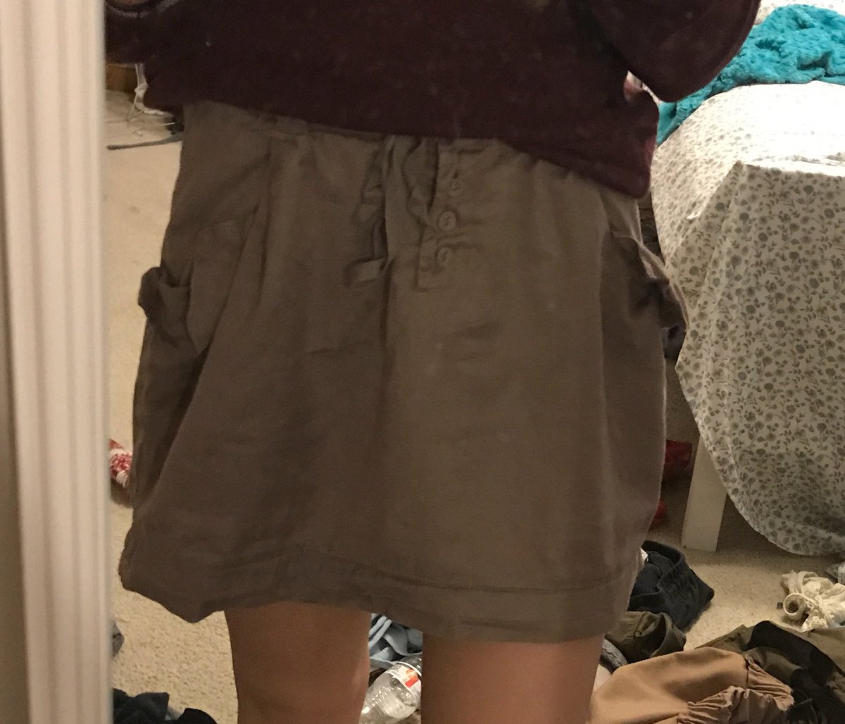 ljplimerence's tweet photo. guys what color is this skirt https://t.co/LePZjBPSJZ