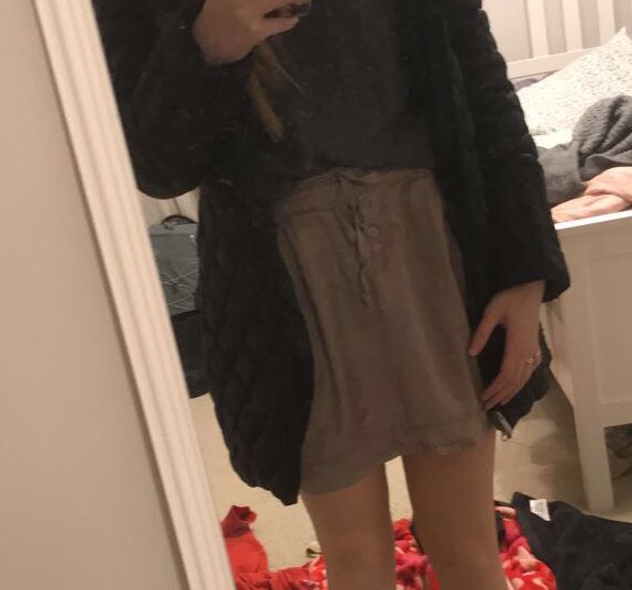 ljplimerence's tweet photo. guys what color is this skirt https://t.co/LePZjBPSJZ