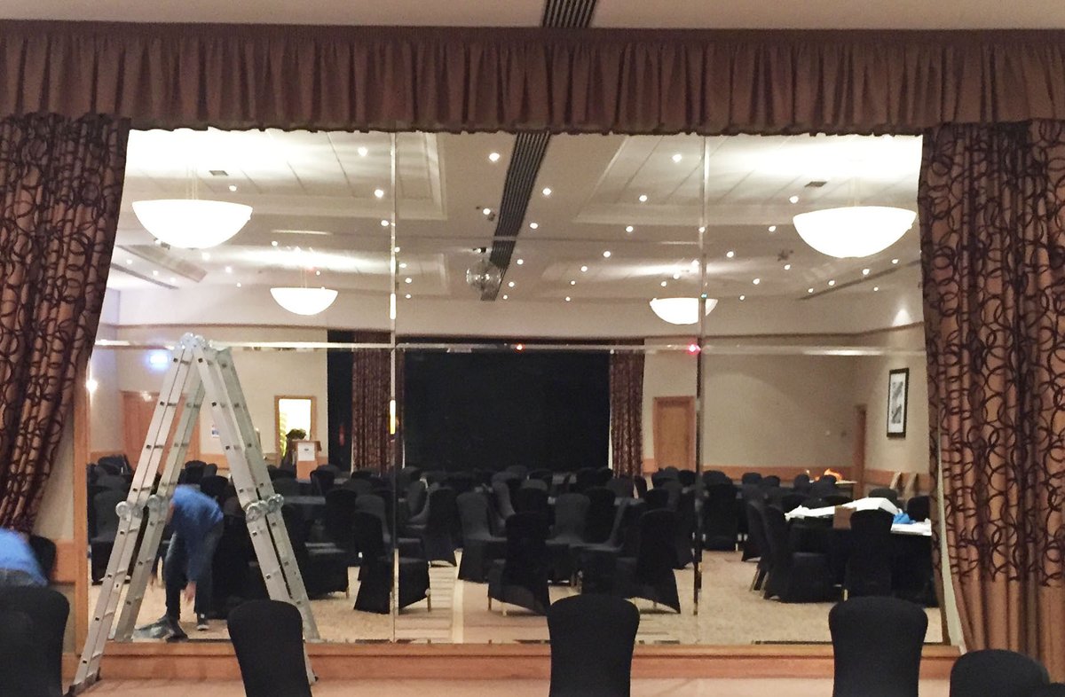 KingfisherGraph's tweet photo. Using our extremely popular Removable Vinyl Graphics, we were able to transform this room at @CrownePlaza Chester into an Alpine Haven ahead of their Christmas events! #digitalprint #largeformat #interiors #hotels #events #temporarygraphics https://t.co/N6uzqpyijR https://t.co/6AI24nuOBy