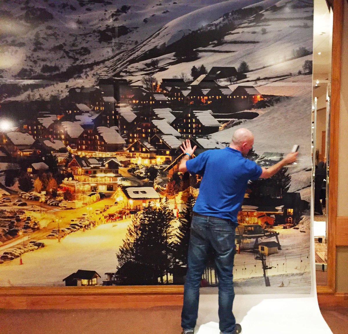 KingfisherGraph's tweet photo. Using our extremely popular Removable Vinyl Graphics, we were able to transform this room at @CrownePlaza Chester into an Alpine Haven ahead of their Christmas events! #digitalprint #largeformat #interiors #hotels #events #temporarygraphics https://t.co/N6uzqpyijR https://t.co/6AI24nuOBy
