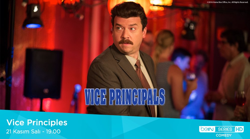 Digiturk's tweet photo. Russell’ın doğum gününde karısının eski erkek arkadaşı her şeyi gölgelemeyi başarır. #VicePrinciples, 19.00’da beIN SERIES COMEDY HD’de. https://t.co/Rlspc7BEiy