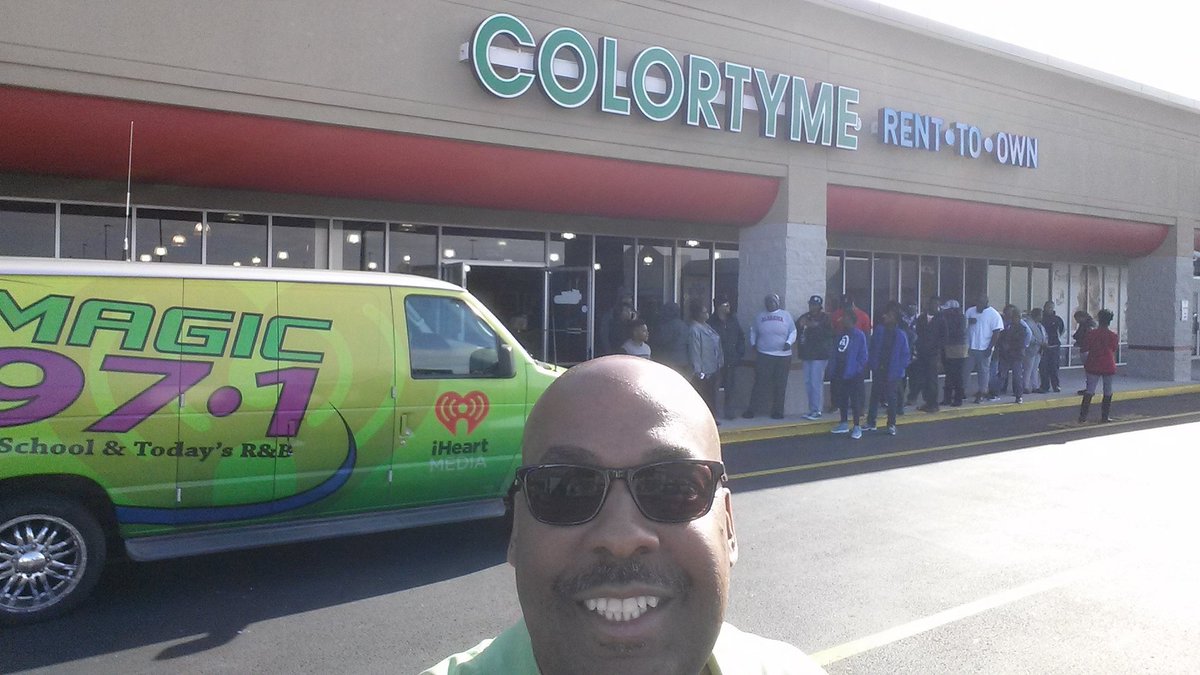 LongJohn06's tweet photo. Big Harvey Turkey Give in Montgomery @ #ColorTyme! #SHMS https://t.co/lqvXRU06fF