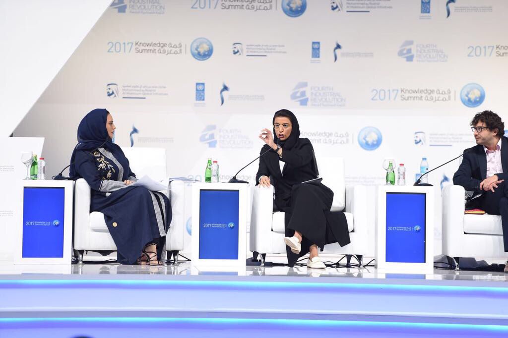 UAEMCY's tweet photo. Social media has resulted in the rise of citizen journalism. Anyone can now access and share information online, and gain a mass following while also attracting an online community. This can have an impact on quality of reporting and news authenticity. #KnowledgeSummit2017 https://t.co/ZVCNXapSDq