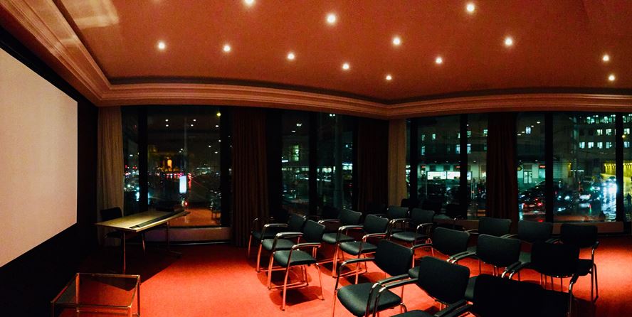 The Warwick Geneva by night ;-), delighted to share this picture showing our new dynamic Windows. @Sage_Glass  Enjoy your evening!