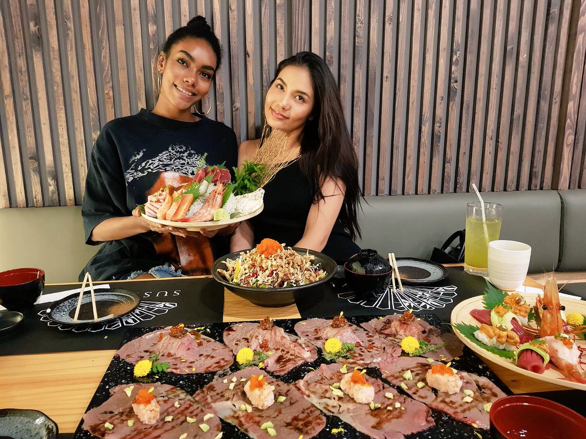 ไปค่ะถ้ามารีญาชนะ vote จะพาไปเลี้ยง Sushi Seki สุ่มพาไปเลี้ยงกี่คนไม่รู้ดูตังค์ในกระเป๋าก่อน!! #MissUniverse #Thailand