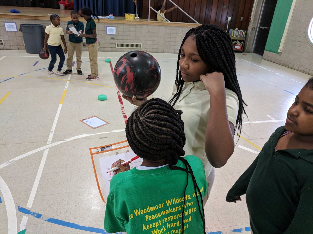 HoneygoPhysEd's tweet photo. 3rd Ss working on accepting and implementing specific corrective feedback from peers #PEmovesMD @SomerRain23 #physed @TeamWoodmoor https://t.co/kGwAQyUeXM