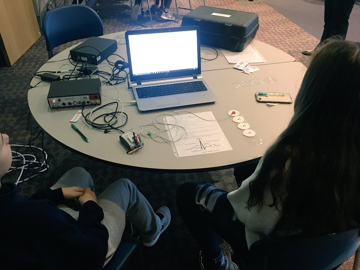 EllieMaeMatlock's tweet photo. Electrocardiograms & Spirometry @ClarksonCollege #RMSHal #WeAreRMS #HandsOnLearning #proud2bMPS https://t.co/ENhxxtTktk