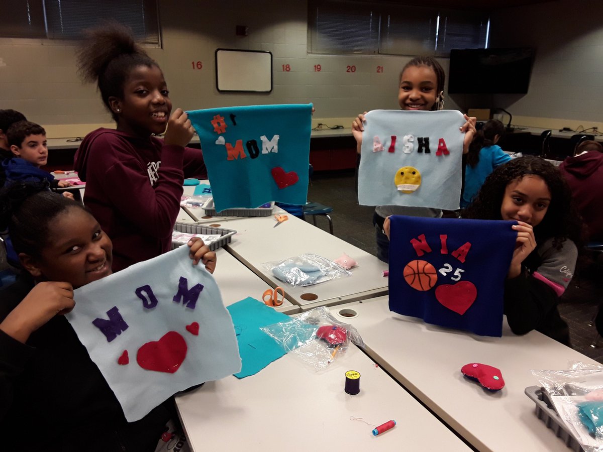 cte_washington's tweet photo. 6th Grade Sewing Class is customizing their pillow projects with fun shapes and emojis. #pillowprojects https://t.co/ua8OkPC2VP