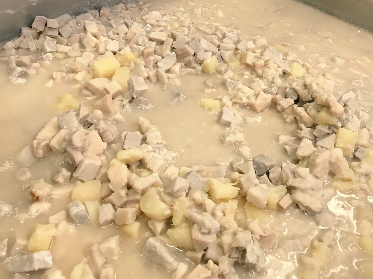 chefjoseandres's tweet photo. For Thanskgiving here in Puerto Rico, we're serving up root veggie mash. 🍠🔪🥔 Just like the classic, but with a local twist! #ChefsForPuertoRico is teaming up w @MarriottIntl today to serve communities in need across the island. Together, we are #PRStrong! 🇵🇷 #MarriottFamily https://t.co/GyjBFVI6Gd