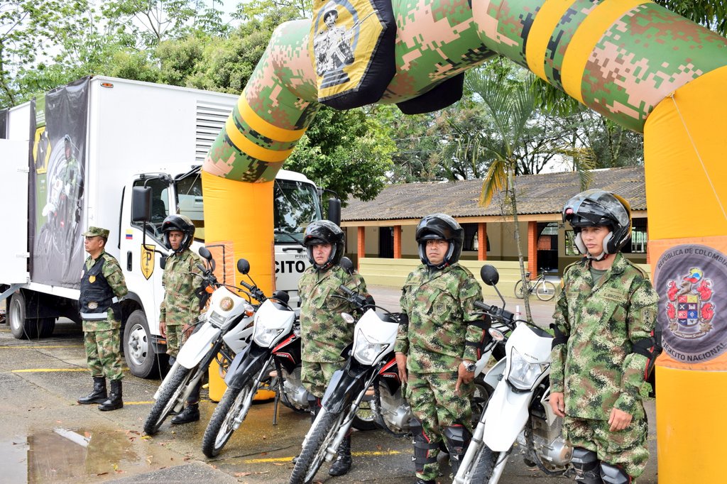 Ejercito_Div5's tweet photo. Con compromiso, Héroes #FTZeus #BICAI #Brim20 #BIDEH2 se certifican en conducción de motorizados, actividad con la que se protege la integridad de nuestros #HéroesMultimision https://t.co/vcLJ9uUCs6