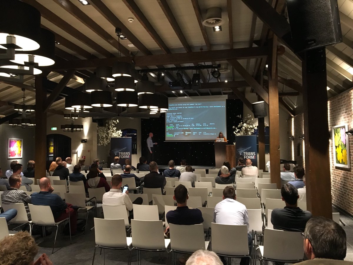 hansjaspers1981's tweet photo. Just it time to see the last bits of @MartinCaarels and @vChrisR  #Transform17 with @vmTitusV https://t.co/CDESGpyNHd