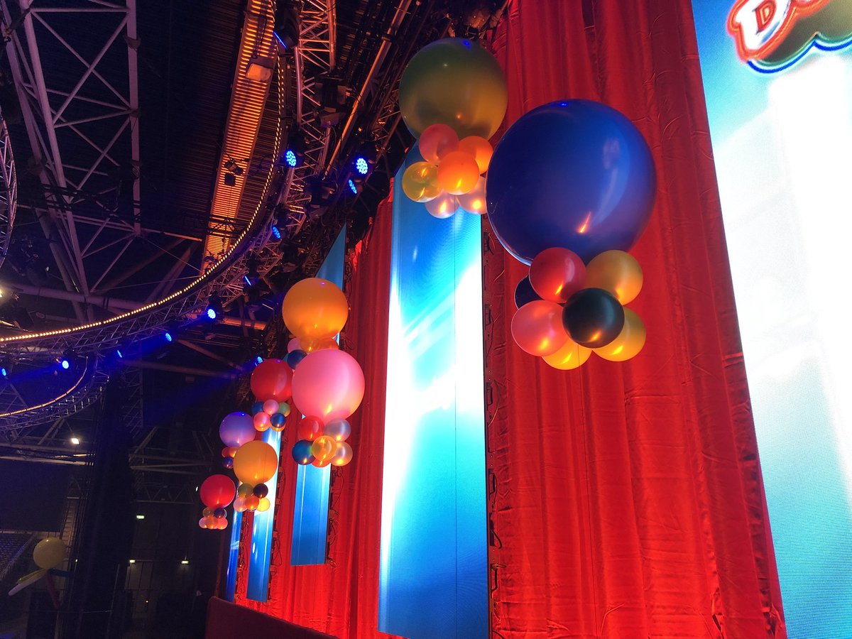 Blaasvaak's tweet photo. Weer een groot feest bij #maakdedroomwaar. #jaarbeurs #utrecht. Onze ballonnen maken er ook een vrolijke boel https://t.co/q0VrkoKV6e https://t.co/1UYHmpuuuF