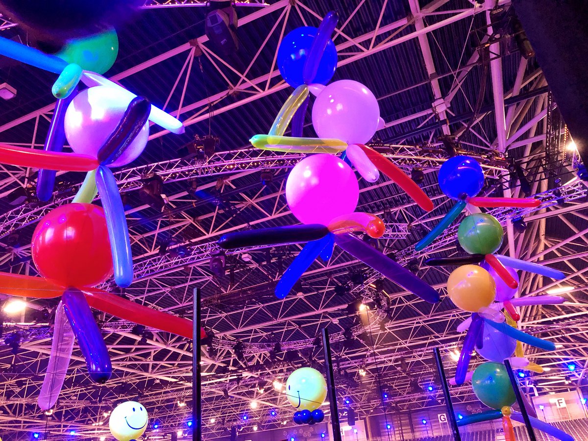 Blaasvaak's tweet photo. Weer een groot feest bij #maakdedroomwaar. #jaarbeurs #utrecht. Onze ballonnen maken er ook een vrolijke boel https://t.co/q0VrkoKV6e https://t.co/1UYHmpuuuF