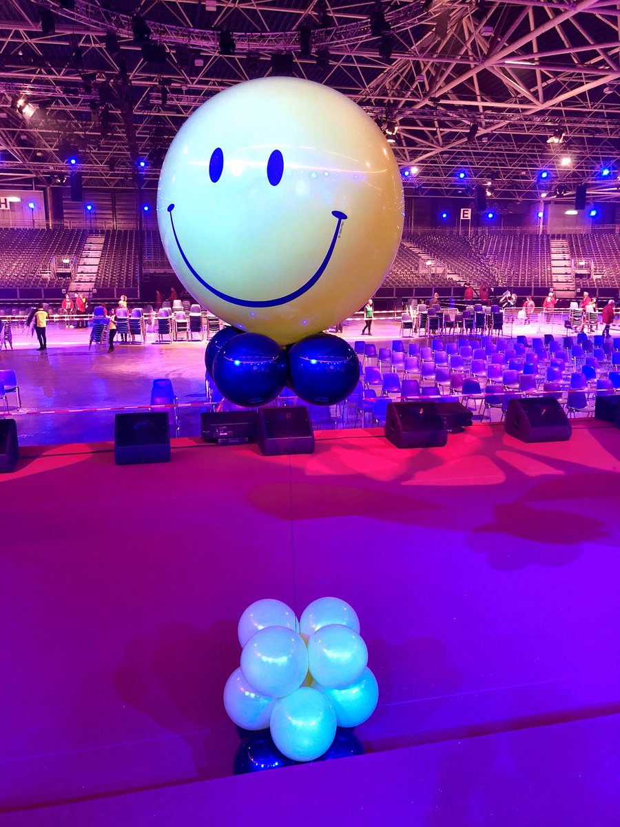 Blaasvaak's tweet photo. Weer een groot feest bij #maakdedroomwaar. #jaarbeurs #utrecht. Onze ballonnen maken er ook een vrolijke boel https://t.co/q0VrkoKV6e https://t.co/1UYHmpuuuF