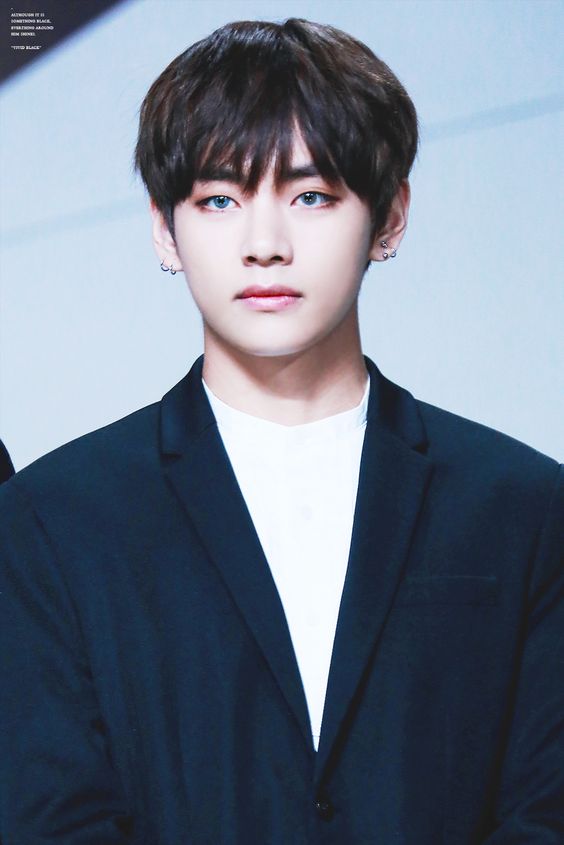 kookonutmilk's tweet photo. Such a masterpiece.✨✨✨
#KimTaehyung #V #TaeTae #뷔 #태형 #김태형 #태태 #BTSxDNA #BTSxARMY #BTS #bangtanboys https://t.co/9kvV95NMcw