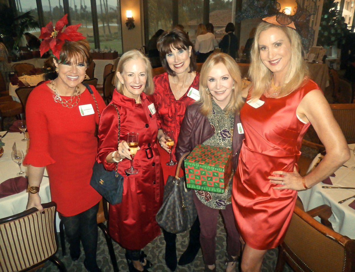 AimeeFuller's tweet photo. #CountryFriends #HighTea #ChristmasTea #FashionShow #HatContest  #Millinery #handmade #MadeintheUSA #Hats https://t.co/nXtrXb0TsH #hats #CountryFriends #StatementJewelry #SanDiego Find us at #NYFW #NYFW2018 @SandraMaas  Need a #Fascinator or #BigHat? We have you covered! https://t.co/gLdw4H9iRn