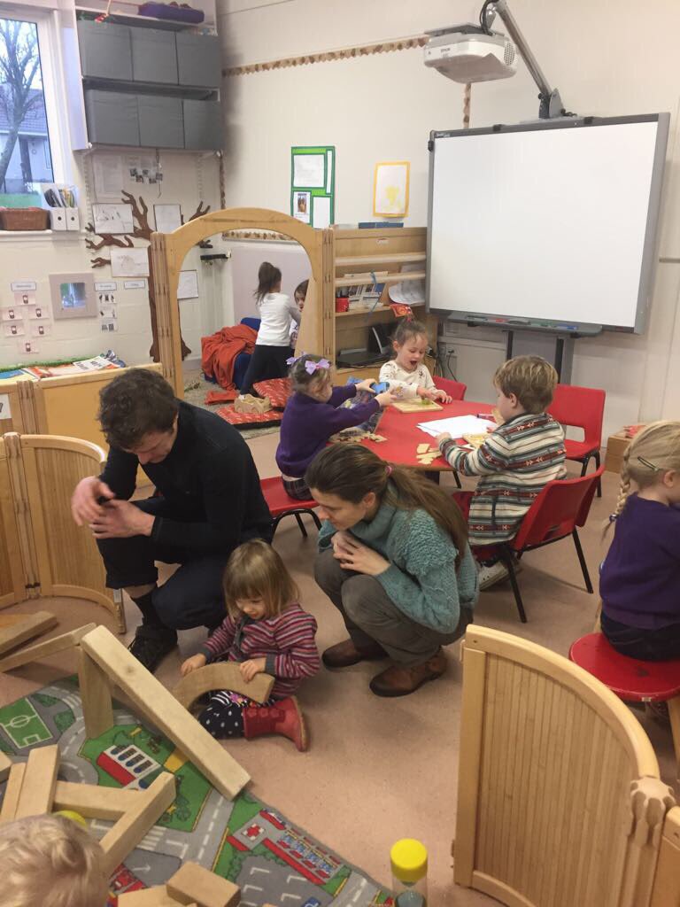 lasswadeps's tweet image. Parents joined us for sharing the learning in nursery today! #workingtogether #playingandlearningtogether 😃