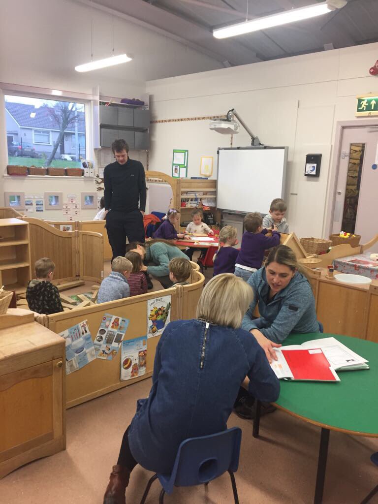lasswadeps's tweet image. Parents joined us for sharing the learning in nursery today! #workingtogether #playingandlearningtogether 😃