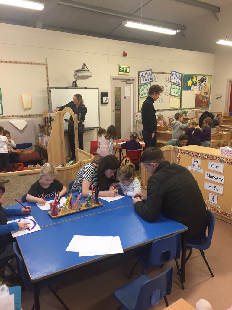 lasswadeps's tweet image. Parents joined us for sharing the learning in nursery today! #workingtogether #playingandlearningtogether 😃