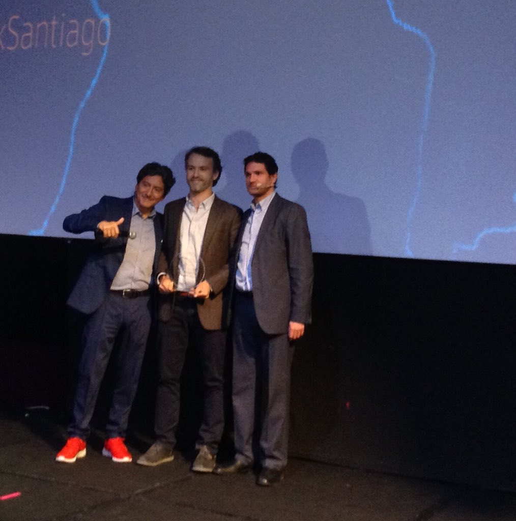 DigitalBankLA's tweet photo. @DigitalBankLA y @ramon_heredia felicitan a la #Startup #Verificando quien obtuvo el primer lugar en la edición del #DigitalBankSantiago https://t.co/6yGdsHzimv