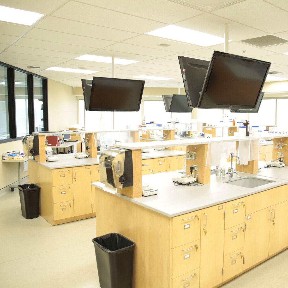 South College We Re Thankful For Our Beautiful State Of The Art Classrooms That House Amazing Teachers Staff And Students Teaching And Learning Exciting New Things Thankful Southcollege Mysouthcollege Classroom T Co Uhgsctw8qn