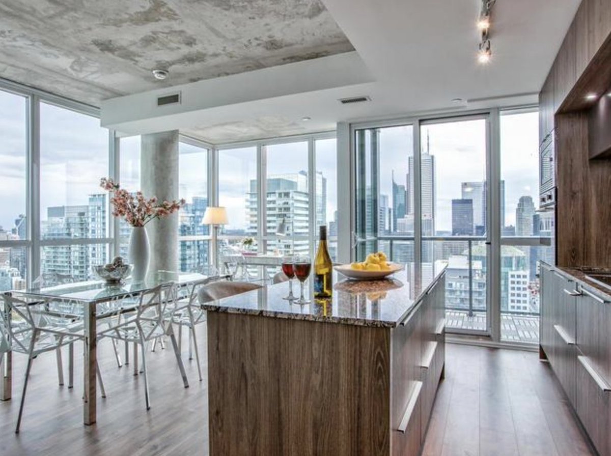 Luxfurniture238's tweet photo. We love the industrial feel of the concrete walls &amp; columns in this lower penthouse which features a priceless view of #the6ix! #happystaging #clientstaging #luxfurniturerentals #rentwithlux #homestaging #realestate #gtarealtors #gtahomestagers #torontorealestate #torontostaging https://t.co/1EBzmpxh5Q
