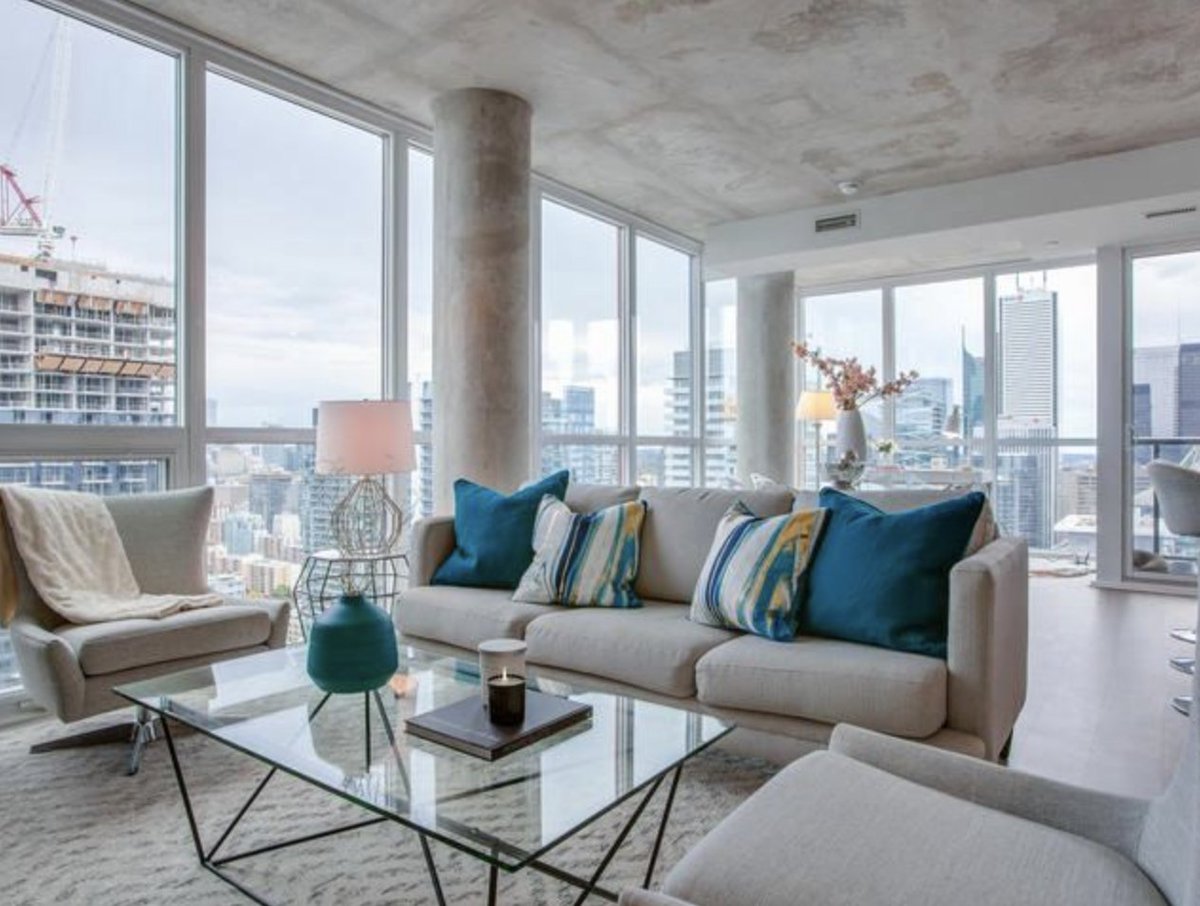 Luxfurniture238's tweet photo. We love the industrial feel of the concrete walls &amp; columns in this lower penthouse which features a priceless view of #the6ix! #happystaging #clientstaging #luxfurniturerentals #rentwithlux #homestaging #realestate #gtarealtors #gtahomestagers #torontorealestate #torontostaging https://t.co/1EBzmpxh5Q