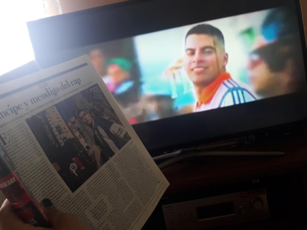 RealesSamii's tweet photo. @elmellyok      ¡¡CHETO MAL!!
 TENGO LA REVISTA😎❤ Te espero en ¡Caleta Olivia!🤗🎶 https://t.co/tHb0GBkQRk