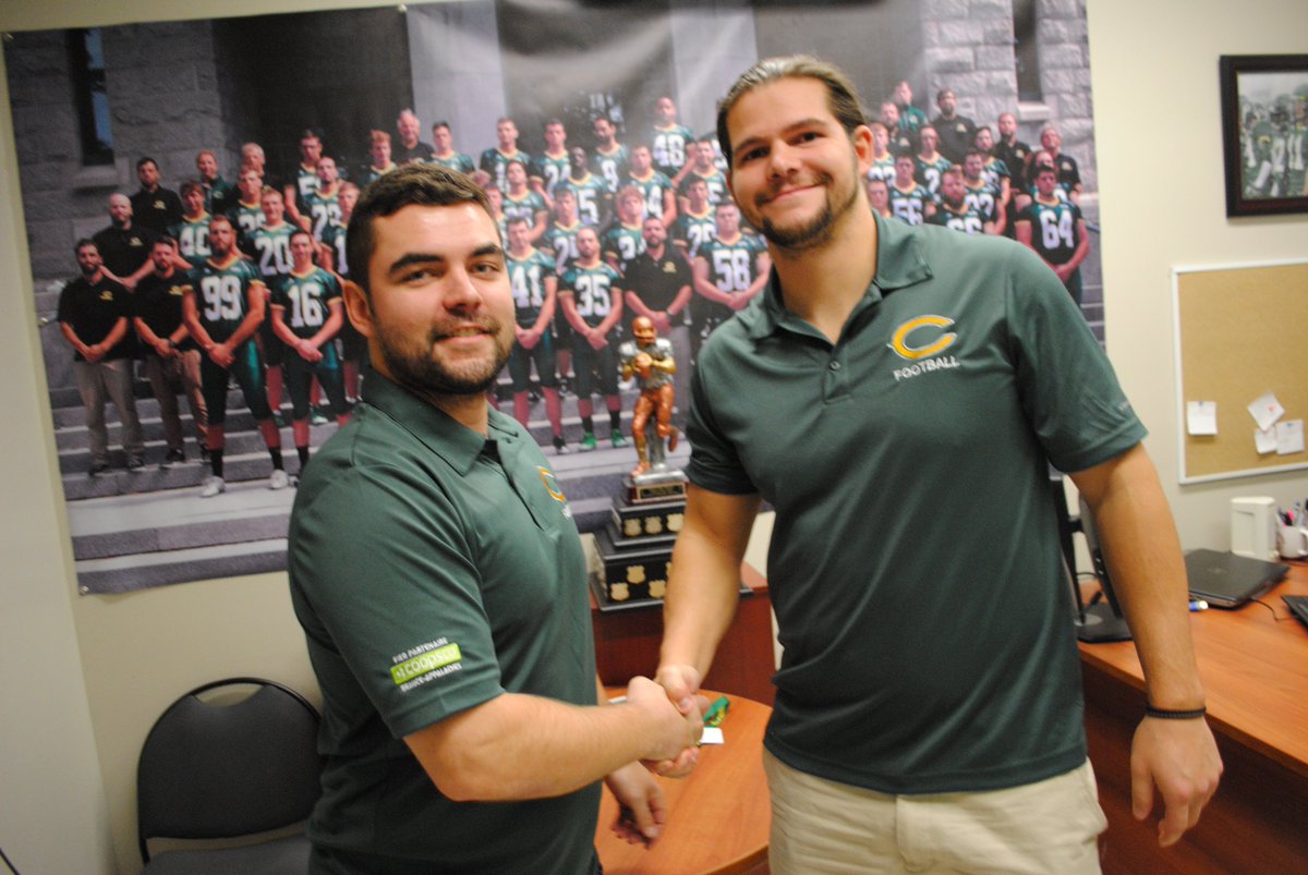 cegepba's tweet photo. Le nouvel entraîneur des #condorscba, Julien Campbell, est officiellement entré en poste aujourd'hui.  Bienvenue coach! @rseq1 #rseq #colldiv2 @RBoutinJDQ https://t.co/tSzQXpQDm4
