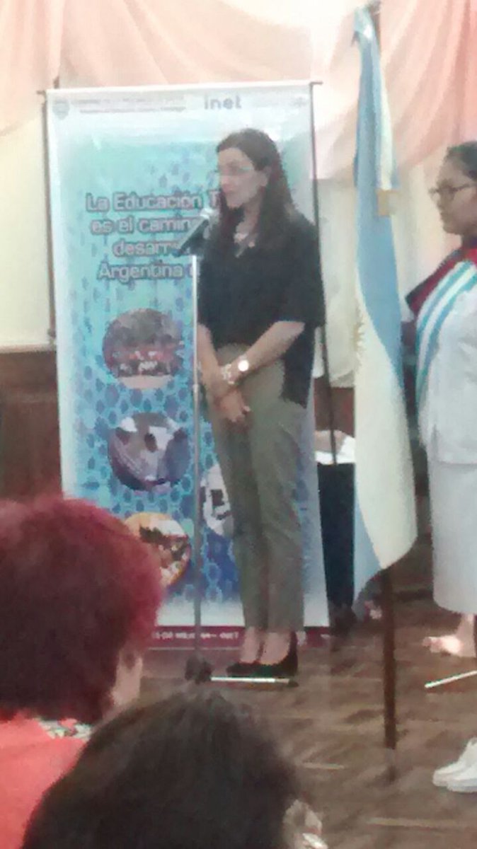 INET_Salta's tweet photo. La Ministra de Educación en el día de la enfermería participa en la entrega de mochilas técnicas de INET - ProNaFE a estudiantes de Enfermería de la Cruz Roja. https://t.co/1kqKtswSdl