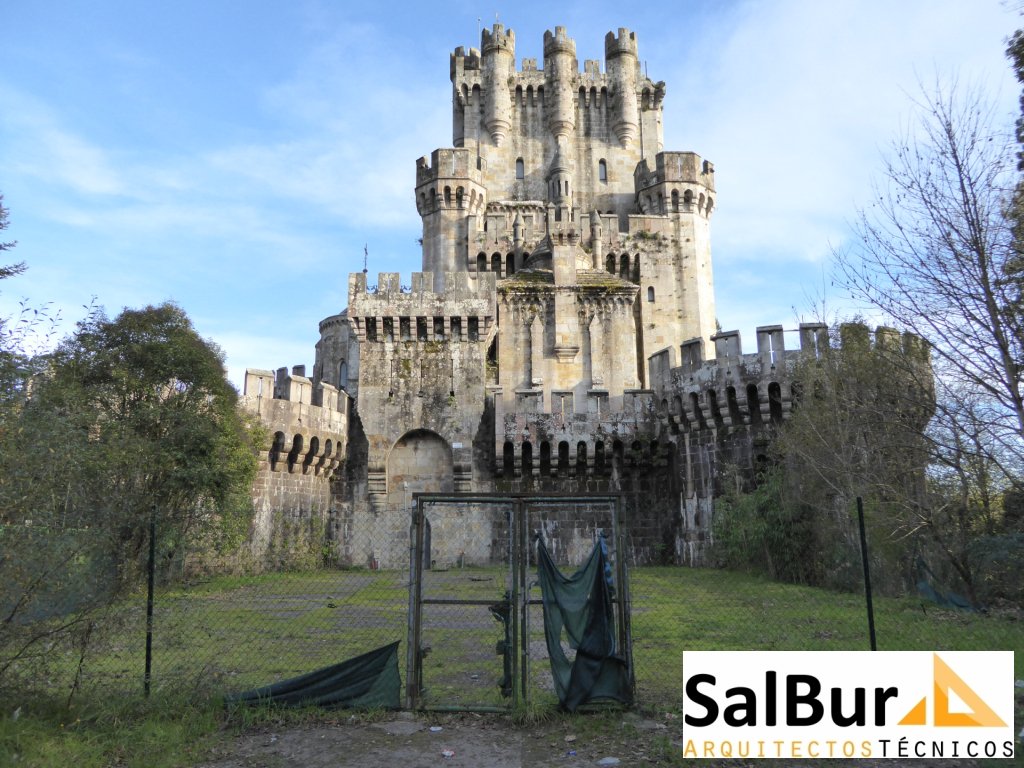 AT_SalBur's tweet photo. A veces nuestro trabajo nos lleva a descubrir lugares con encanto. Esta semana hemos estado trabajando junto al castillo de Butrón en Gatica - Vizcaya #trabajandosinparar #ViajAndo #TrabajandoEnLoNuevo https://t.co/WPjrAul3w4