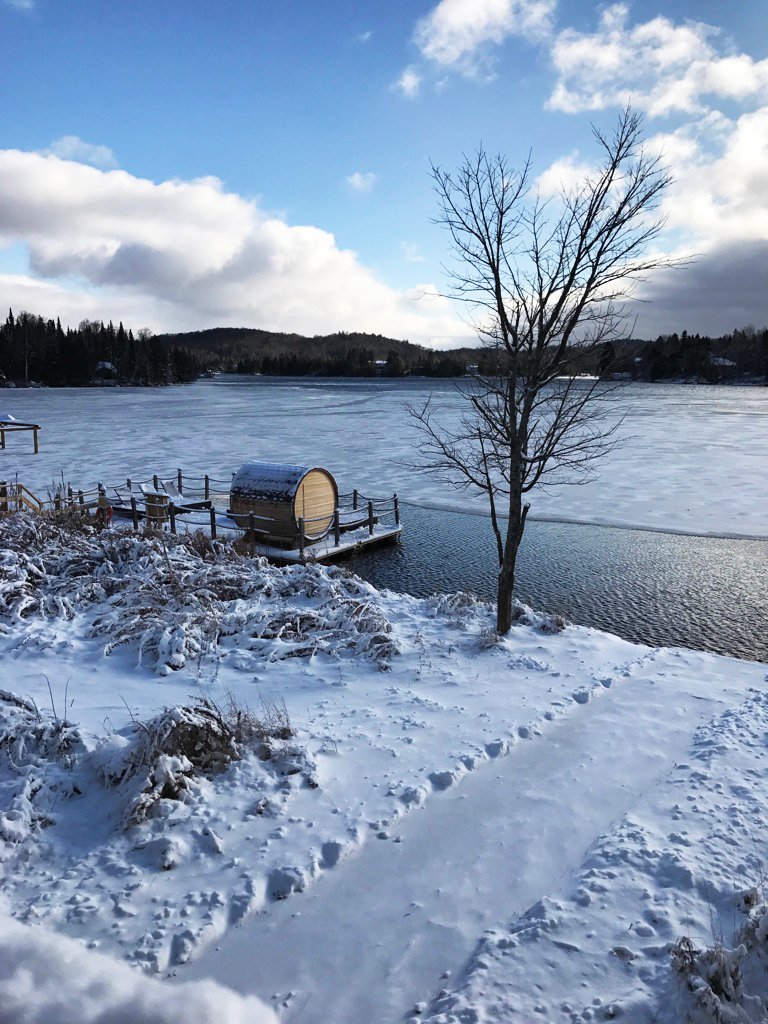 On y est... ou presque! #WinterHasCome #Almost 🌬️🌨️ 
📸 Katia Navratil #Laurentides #Hiver #Winter