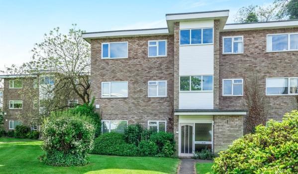 Zoopla's tweet photo. Updated: pros and cons of buy-to-let in 2017 https://t.co/uikdslH913 #buytolet #property #homes https://t.co/A9W1uOEl6D