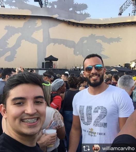 lifeshirts8's tweet photo. Um mês depois da #U2TheJoshuaTree2017 passar pelo Brasil, o carinho e a alegria dos fãs, vestindo #LifeShirts, continua a iluminar nossa timeline! 😍 #repost @williamcarvlho #U2
https://t.co/e4iIHoNSyS https://t.co/If7fhBigTR