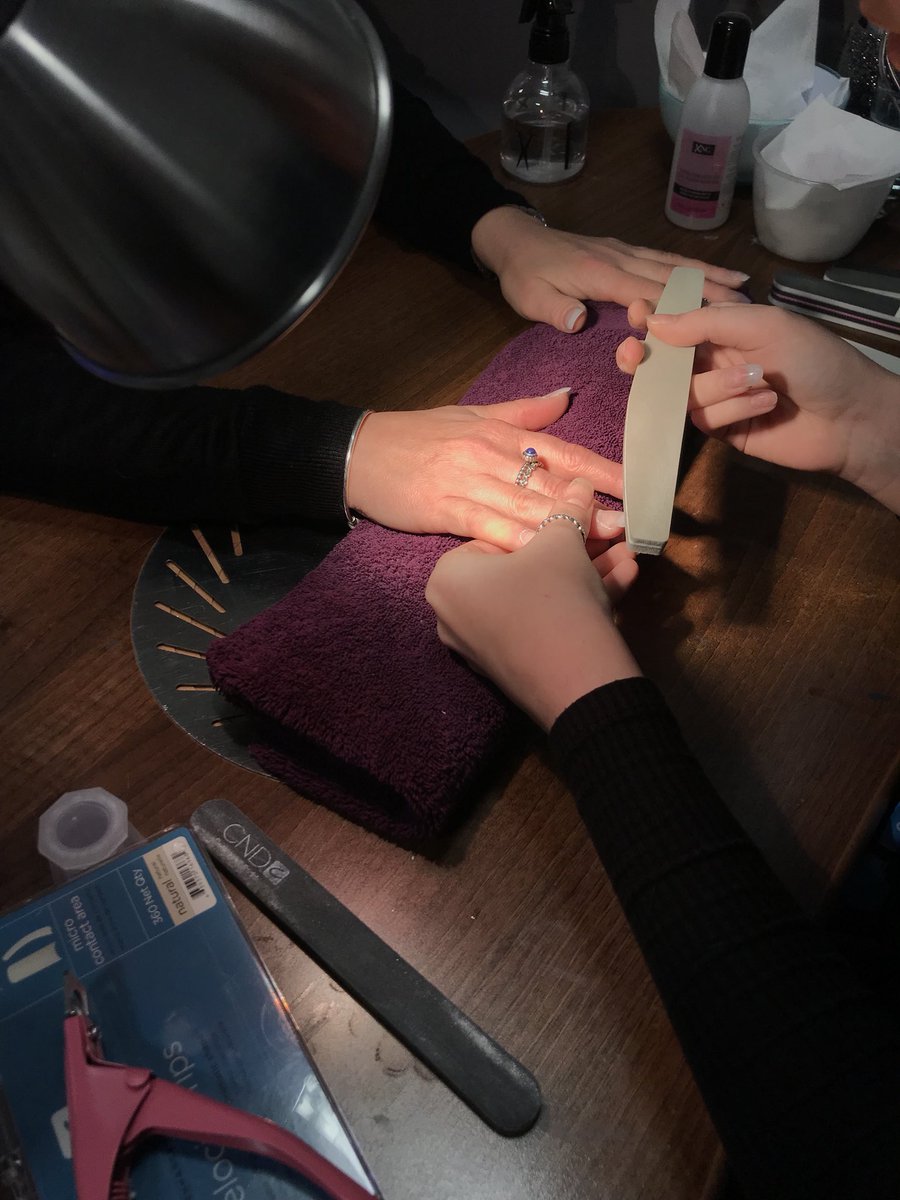 EACNDAndrea's tweet photo. Gel smile lines, natural tip and overlay acrylic, almond shapes and filing techniques! #mathsangles #newproduct #newtechniques @westccollege π
π»ππ»π https://t.co/BgG4S98RYQ