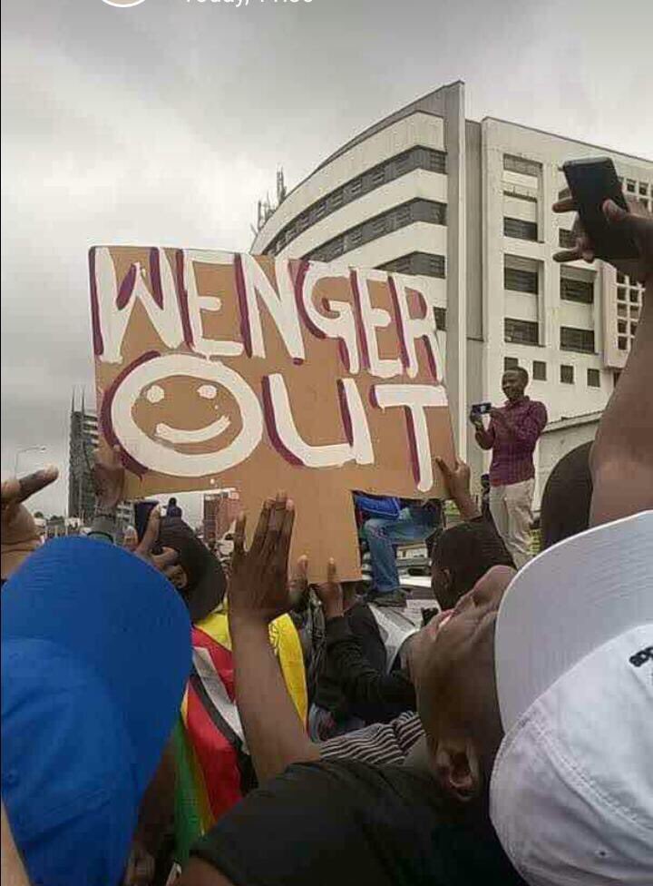 washiezw's tweet photo. #MugabeOut and now one more to go #Zimbabwe πΏπΌ #WengerOut @Arsenal https://t.co/9OLvxNA3Gh