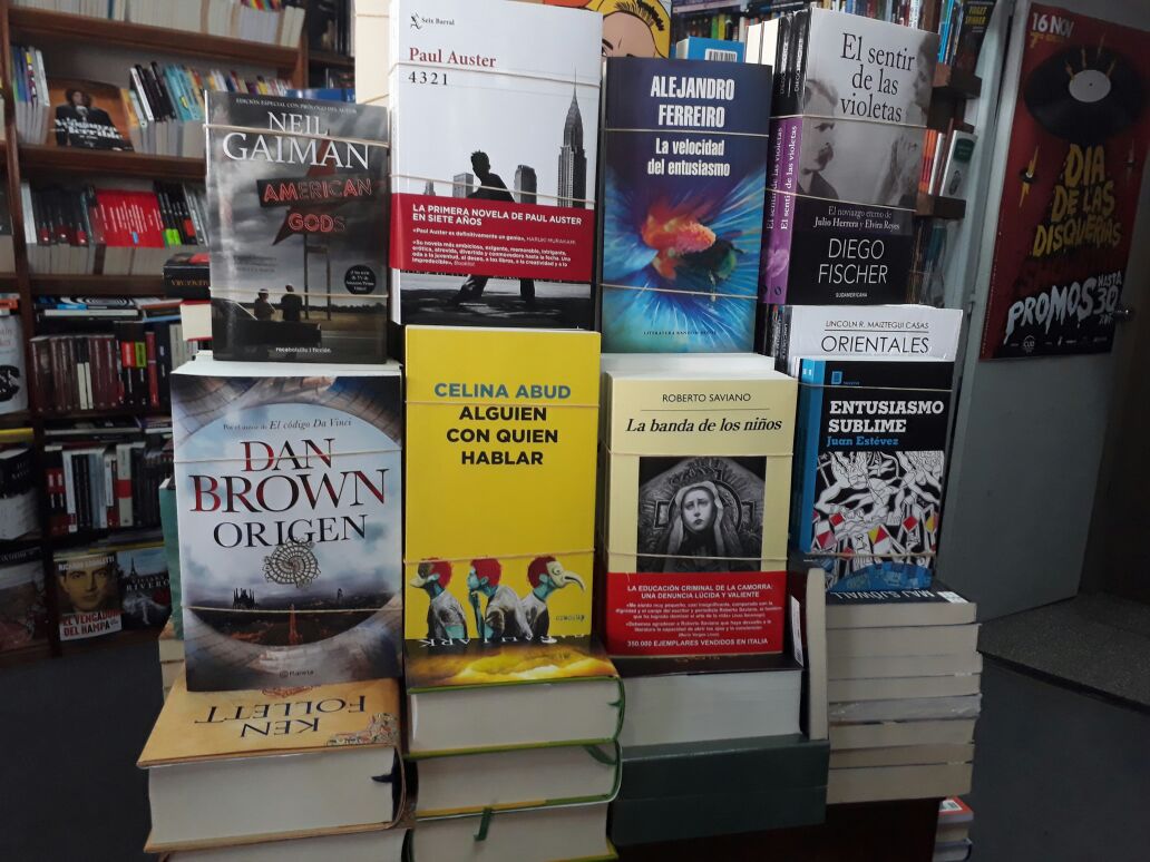 edcrackup's tweet photo. Más fotos de #ACQH de @abud_celi en @pocitoslibros. Muchas gracias al amigo @LeoSMattiauda por la destacada exhibición. https://t.co/KfuEoiVKpo