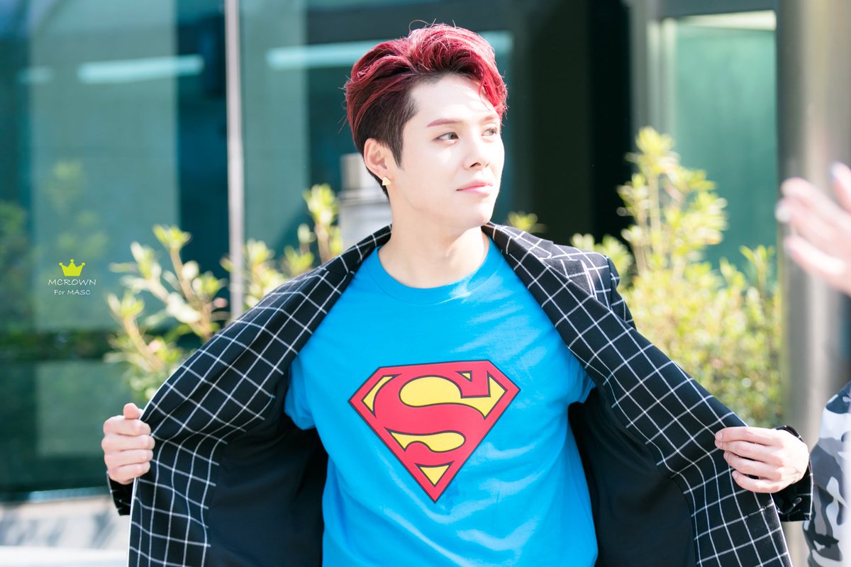 MCROWN_0819's tweet photo. 171103 뮤직뱅크 
@wys1989 
#superman
#마스크 #MASC #우수 #woosoo https://t.co/PdKVtBq5CX