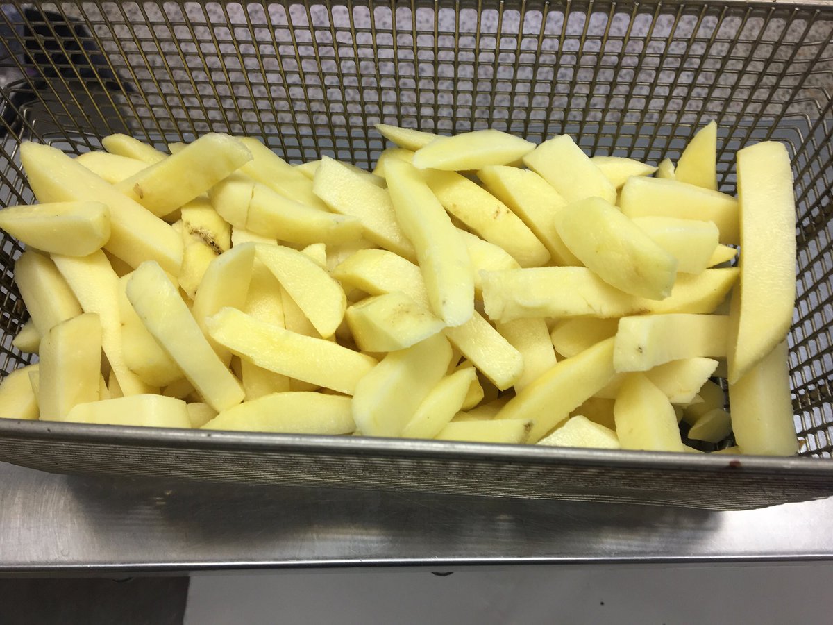 PopsiesBramhope's tweet photo. ***FREE FISH &amp; CHIPS FOR THE WHOLE JANUARY
For a chance for one lucky person to win free Fish &amp; Chips for the whole of January all you have to do is guess how many chips are in the basket then RE TWEET ..winner announced on Christmas Day 
Popsie’s xx https://t.co/EqT6Xo6RHO