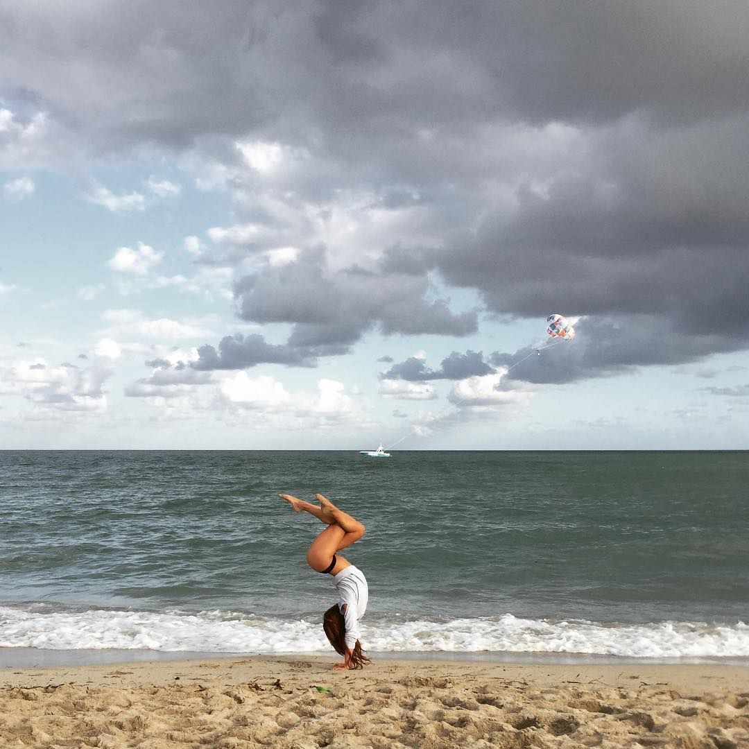 MiamiBeachPages's tweet photo. Find the balance 🙏🏻 via elivirgil #handstand #acrogirl #yoga #yogagirl #beach #sea #sky #ocean #Miami #MiamiBeach https://t.co/FJTrQwI3le