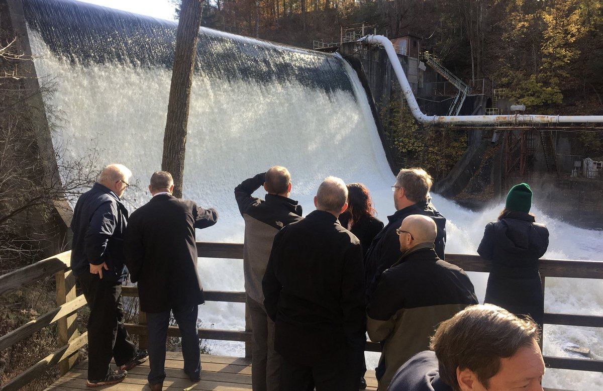 AkronOhioMayor's tweet photo. Mayor hosted visit to Gorge Dam with @OhioEPA Director and staff, Ohio DEFA staff &amp; Akron Engineering Bureau to discuss options for its removal, which will restore natural flow of Cuyahoga River. Group discussed ecological/environmental benefits of proposed project. https://t.co/GNlJxNqrCp