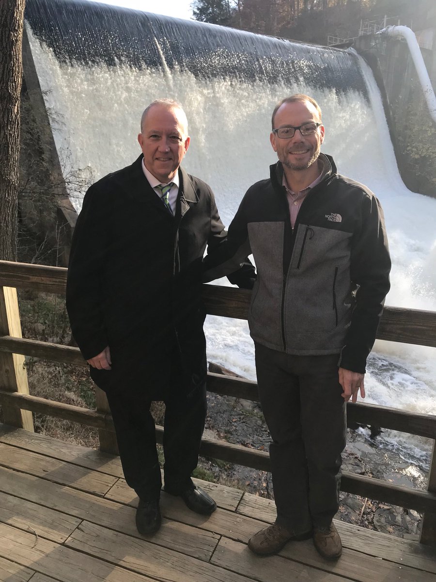 AkronOhioMayor's tweet photo. Mayor hosted visit to Gorge Dam with @OhioEPA Director and staff, Ohio DEFA staff &amp; Akron Engineering Bureau to discuss options for its removal, which will restore natural flow of Cuyahoga River. Group discussed ecological/environmental benefits of proposed project. https://t.co/GNlJxNqrCp