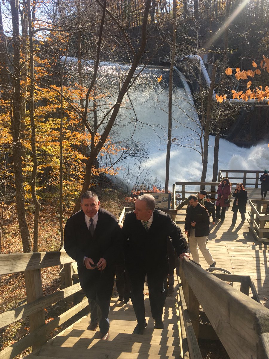 AkronOhioMayor's tweet photo. Mayor hosted visit to Gorge Dam with @OhioEPA Director and staff, Ohio DEFA staff &amp; Akron Engineering Bureau to discuss options for its removal, which will restore natural flow of Cuyahoga River. Group discussed ecological/environmental benefits of proposed project. https://t.co/GNlJxNqrCp