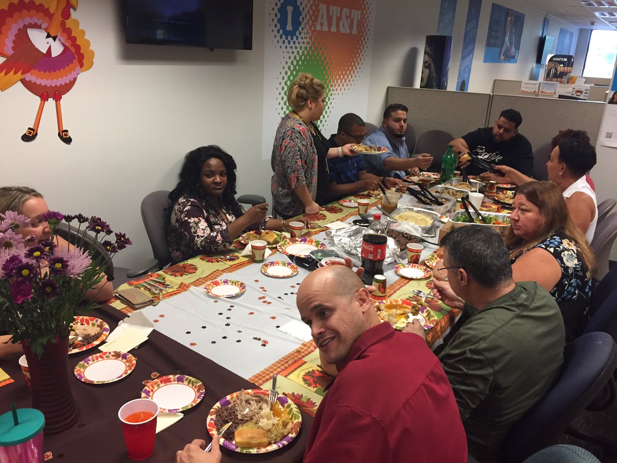 ElyMIA14's tweet photo. This was a great day .. thanksgiving with my work family #teamfrago #Miami1 #TUGGLENATION #GenerationJordan https://t.co/nFPMPBQCRu