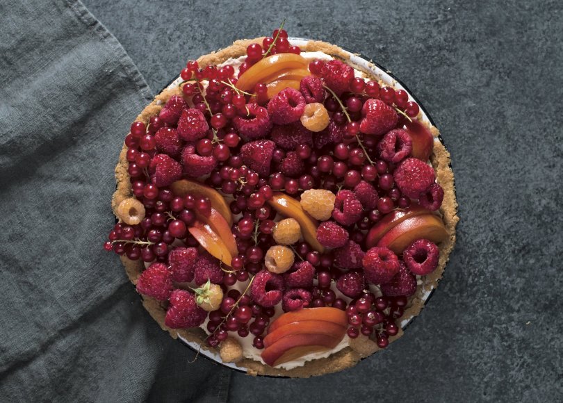 harvestbooks's tweet photo. Need a last minute dessert? Easy as the easiest pie in the book https://t.co/Z9YcigqRGe #BakeFearlessly https://t.co/9BFA0gQQQj